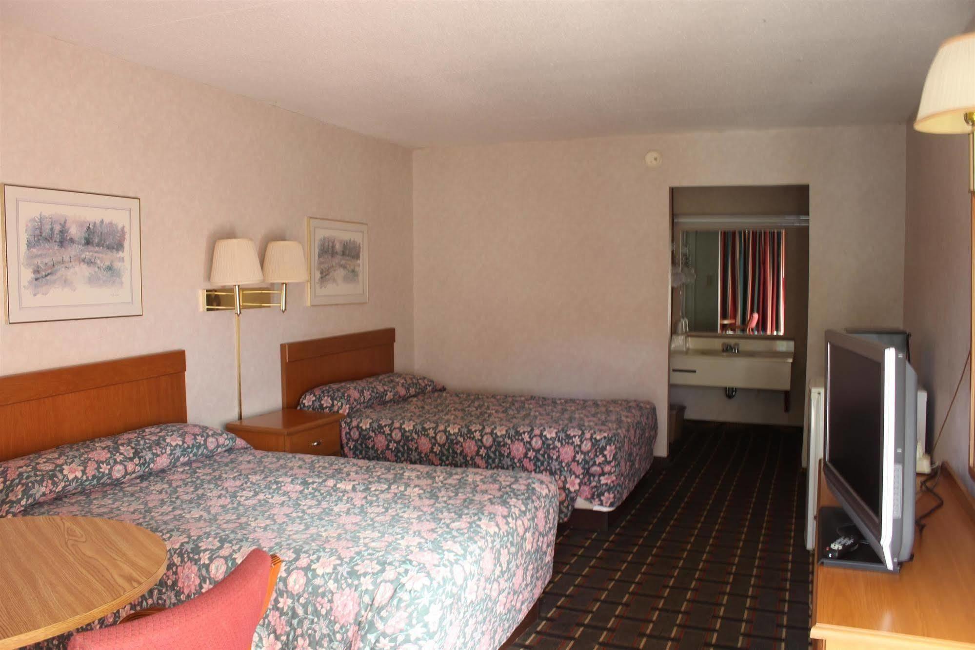 Town And Country Inn Suites Spindale Exterior foto